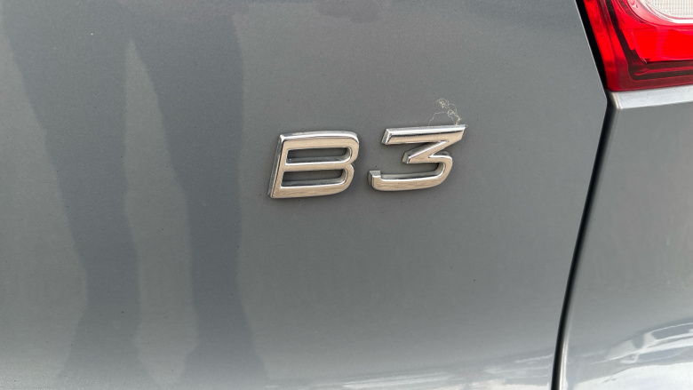 Volvo XC40 2.0 B3P Plus Dark 5dr Auto Petrol Estate